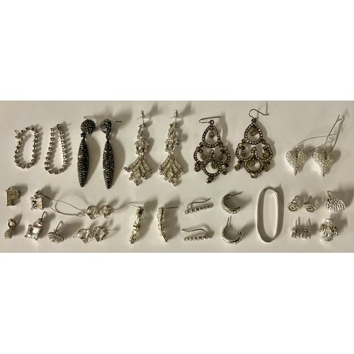 475 - Costume jewellery - assorted fashion earrings, etc; qty