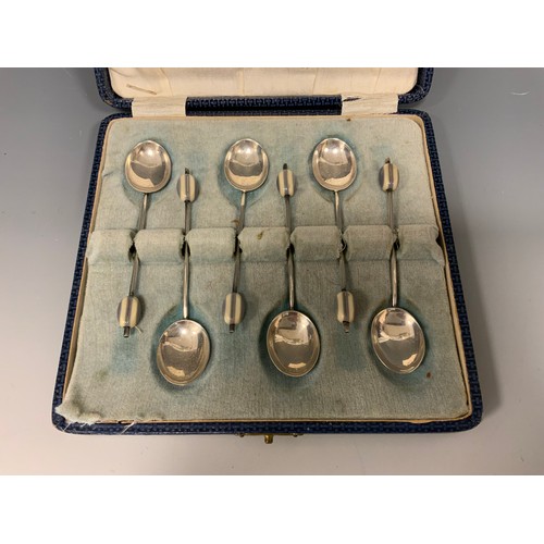 266 - A set of six George V silver bean-end coffee spoons, Birmingham 1931, cased