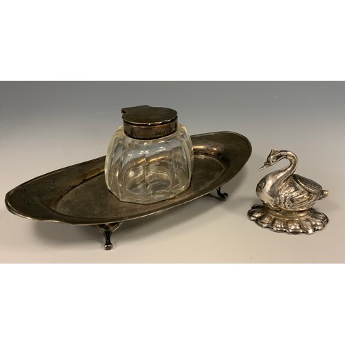 274 - A George V silver oval inkstand, Birmingham 1920; a Continental silver coloured metal box, as a swan... 