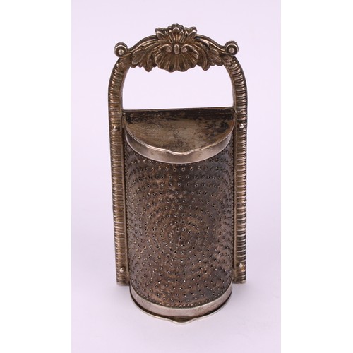 37 - A George III style plated nutmeg grater, Dubarry Pro Patent, Rd. 765097, 10.5cm high, 20th century