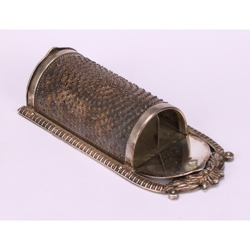 37 - A George III style plated nutmeg grater, Dubarry Pro Patent, Rd. 765097, 10.5cm high, 20th century