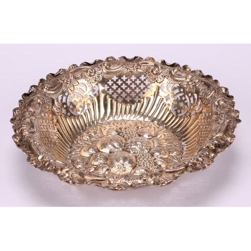 39 - A Victorian silver shaped circular sweetmeat dish, the field chased in bold relief with leaves and r... 