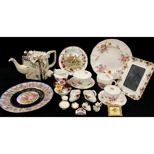 30 - Ceramics - Royal Crown Derby Posies pattern breakfast cup and saucer, tea cup and saucer, plate etc;... 