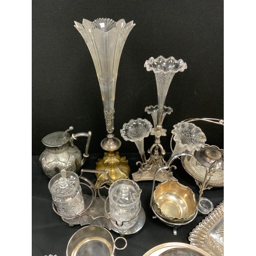 69 - Plated - Victorian silver plate four branch epergne, etched glass trumpet glass mounts, 37cm high, o... 