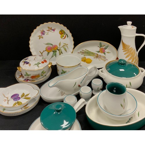 92 - Royal Worcester ‘Evesham’ pattern ware including; coffee pot, flan dish, lidded tureen; etc; Denby ‘... 