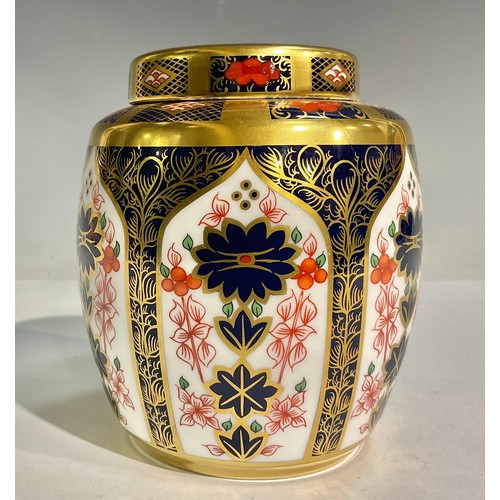 37 - A Royal Crown Derby 1128 Old Imari pattern ginger jar and cover, solid gold band, 11cm high, second ... 