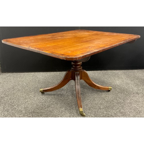 137 - A 19th century mahogany rounded rectangular breakfast table, 71cm high x 133.5cm x 97.5cm.