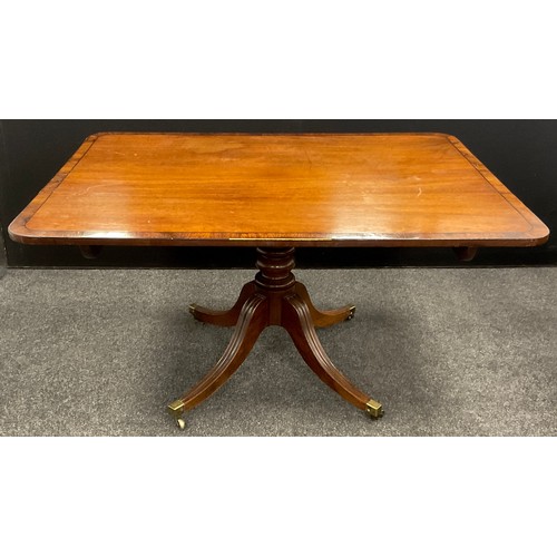 137 - A 19th century mahogany rounded rectangular breakfast table, 71cm high x 133.5cm x 97.5cm.