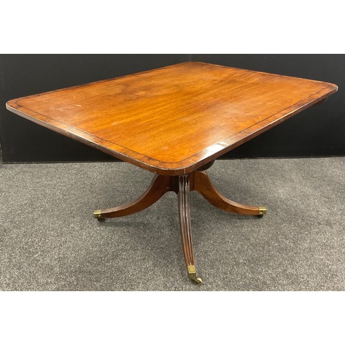 137 - A 19th century mahogany rounded rectangular breakfast table, 71cm high x 133.5cm x 97.5cm.