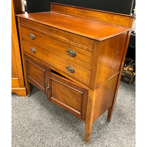 148 - An Edwardian inlaid mahogany three-piece bedroom suite, comprising double wardrobe, 188cm high x 108... 