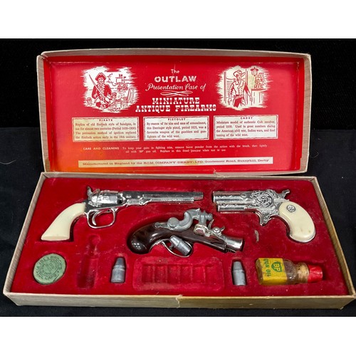 208 - BCM (Derby), Cap Guns - A vintage boxed 'Outlaw Presentation Case of Miniature Antique Firearms' toy... 