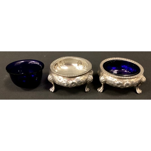 243 - A pair of Victorian silver open salts, Henry Holland, London 1867, 121.1g, one with associated blue ... 