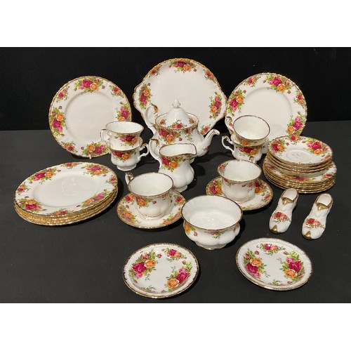 71 - A Royal Albert Old Country Roses pattern tea pot, milk jug and sugar bowl, six cups and saucers, six... 