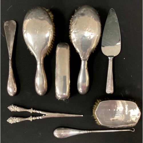 260 - Silver - a four piece silver dressing table set, Birmingham, 1919, button hooks; etc