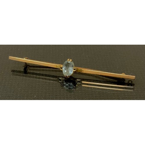 280 - An aquamarine bar brooch, oval aquamarine approx 0.75ct, flat bar 9ct gold bar setting, marks worn, ... 