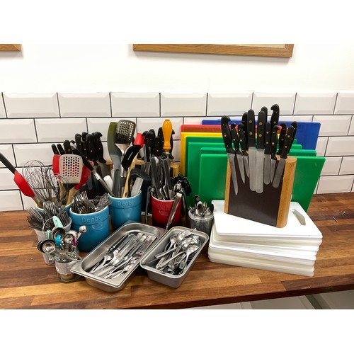 170 - Kitchen and cookery equipment / utensils - Denby pots, Knife block with knives, chopping blocks, cut... 