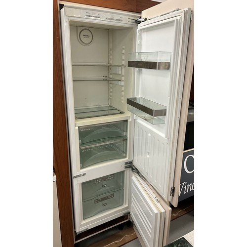 180 - A Miele Dyna-cool fridge freezer.