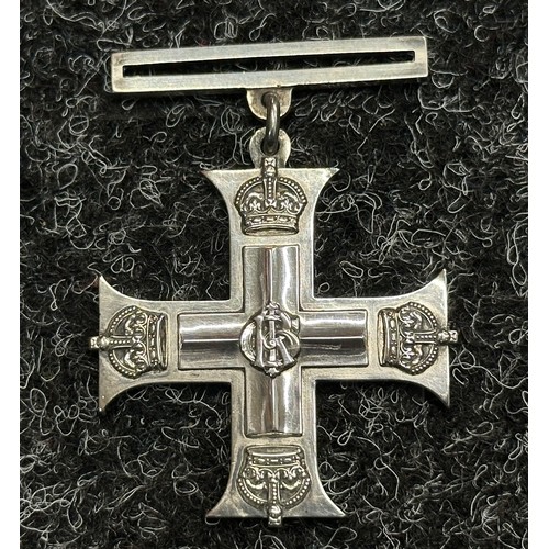 2019 - WW2 British Cased Military Cross. Plain unmarked reverse without date. Pin with short ribbon. Comple... 