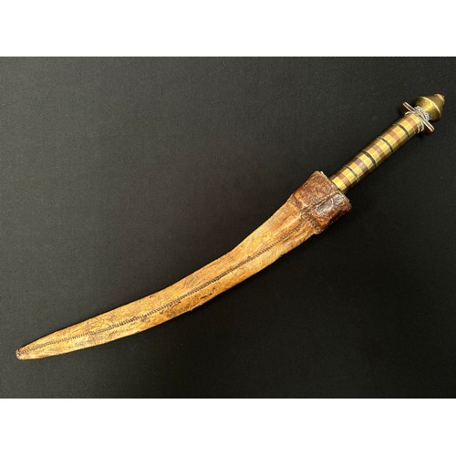 2076 - Dagger with curved double edged fullered blade 314mm in length. Decorative grip made from brass, cop... 