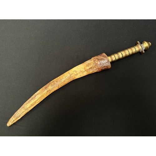 2076 - Dagger with curved double edged fullered blade 314mm in length. Decorative grip made from brass, cop... 