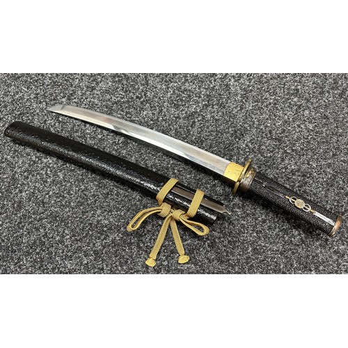 2091 - Japanese Tanto Sword with single edged blade 330mm in length. Visible straight Hamon line. Tang is s... 