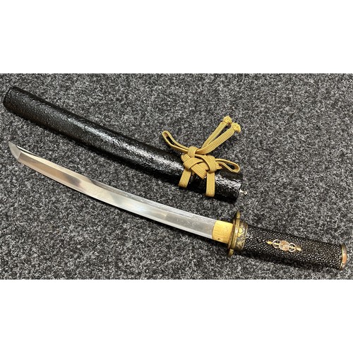 2091 - Japanese Tanto Sword with single edged blade 330mm in length. Visible straight Hamon line. Tang is s... 