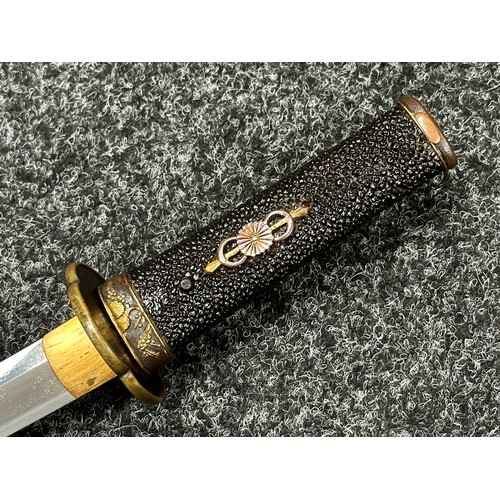 2091 - Japanese Tanto Sword with single edged blade 330mm in length. Visible straight Hamon line. Tang is s... 