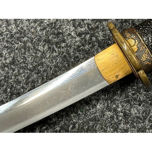 2091 - Japanese Tanto Sword with single edged blade 330mm in length. Visible straight Hamon line. Tang is s... 