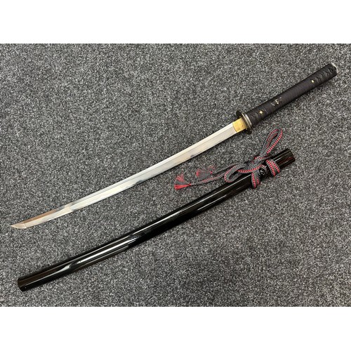 2095 - Japanese Katana Sword with single edged blade 680mm in length. Visible Hamon line. Tang is unsigned.... 