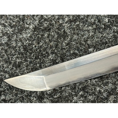 2095 - Japanese Katana Sword with single edged blade 680mm in length. Visible Hamon line. Tang is unsigned.... 