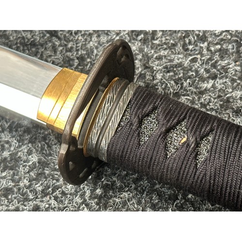 2095 - Japanese Katana Sword with single edged blade 680mm in length. Visible Hamon line. Tang is unsigned.... 