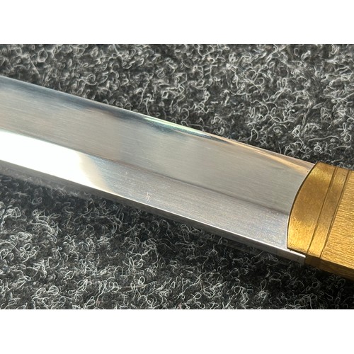 2095 - Japanese Katana Sword with single edged blade 680mm in length. Visible Hamon line. Tang is unsigned.... 