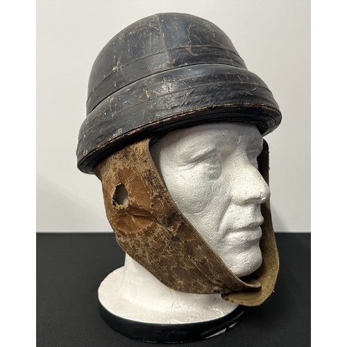 2098 - WW1 French Flying Helmet. Machine woven makers label to crown 