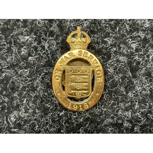 2120 - WW1 British items to include: On War Service 1915 lapel badge serial 23908: Active Service New Testa... 