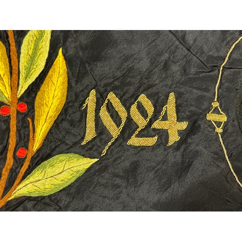 2126 - WW1 Imperial German Army Artillery Veterans Association Bad Oyenhausen Hand Embroidered Silk Banner.... 