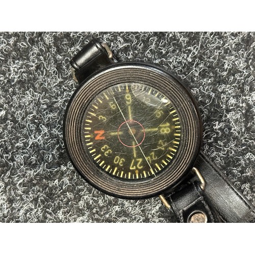 2147 - WW2 Third Reich Luftwaffe AK39 Armbandkompass Wrist Compass. FL23235 marked. Complete with a replace... 