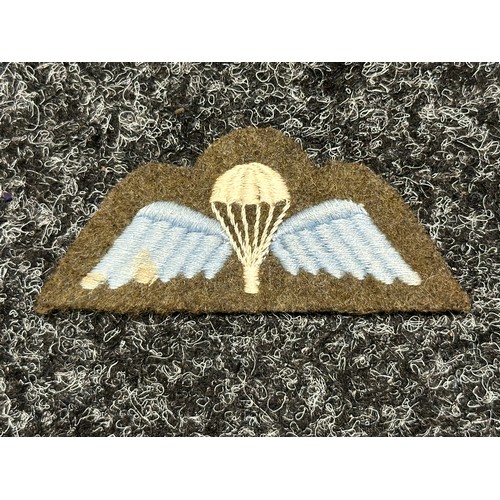 2274 - WW2 British Parachute Regiment insignia to include wartime parachute wings, printed Pegasus and Airb... 