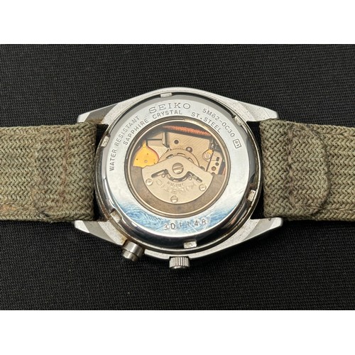 2299 - Seiko Kinentic Model 5M62 Military Issue Wristwatch serial number 3D1148. Luminous dial with 12 and ... 