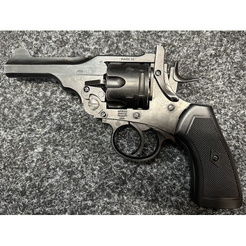 2339 - Air Soft WW1 Webley .455 Mark VI Revolver in .22 cal serial number 21H118864 housed in a custom made... 