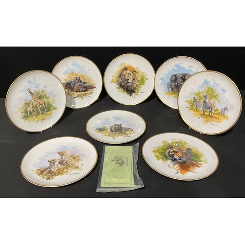 394 - A set of eight Wedgwood collector's plates, The David Shepherd Wildlife Collection, commissioned by ... 