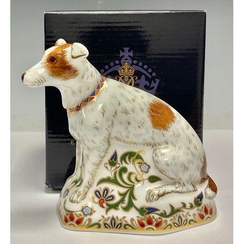 6 - A Royal Crown Derby paperweight, Parson Jack Russell Terrier, gold stopper 12cm, printed marks and s... 