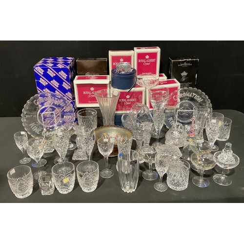 493 - Glassware - a collection of boxed and unboxed glass drinking glasses including various lead crystal ... 