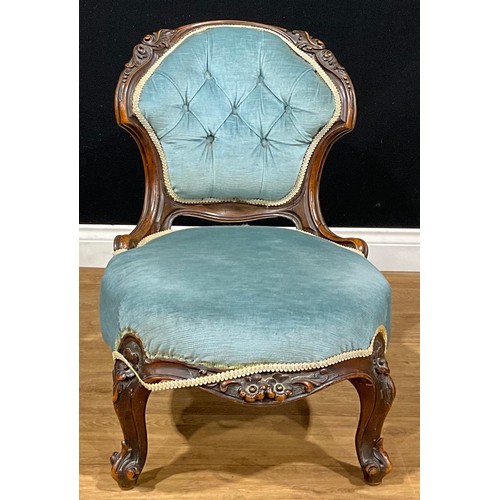 118 - A Victorian walnut boudoir chair, 71cm high, 49cm wide, c.1870