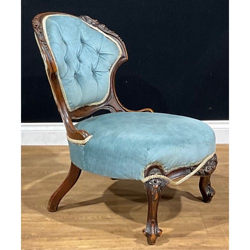 118 - A Victorian walnut boudoir chair, 71cm high, 49cm wide, c.1870