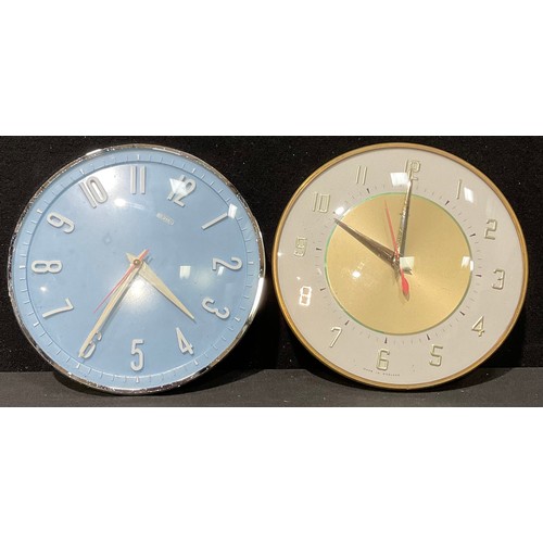 508 - A Metamec retro electric circular wall clock, white Arabic numerals on duck egg blue dial, 20.5cm di... 