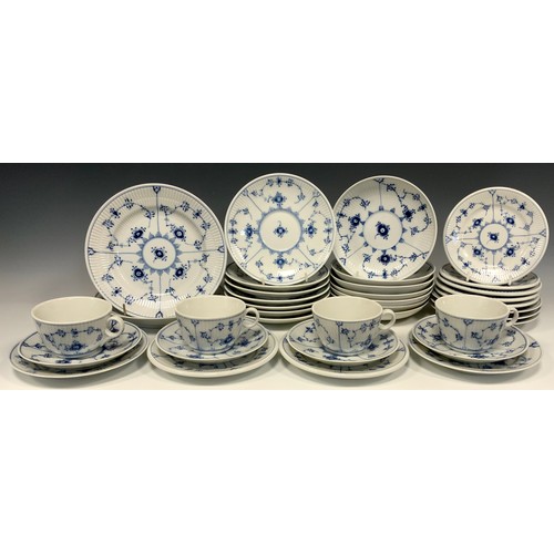 367 - An extensive Royal Copenhagen porcelain Musselmalet pattern blue and white part table service inc tw... 