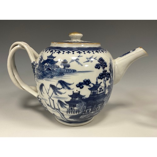 404 - A Chinese globular blue and white teapot, Qing Dynasty, probably Quanlong Period (1736-1796), decora... 