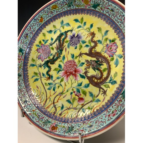 407 - A Chinese Republic period porcelain charger, decorated with Dragons and chrysanthemums, yellow groun... 