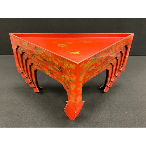 441 - A nest of five Japanese red-lacquered corner or stacking tables, with gilded decoration of birds amo... 