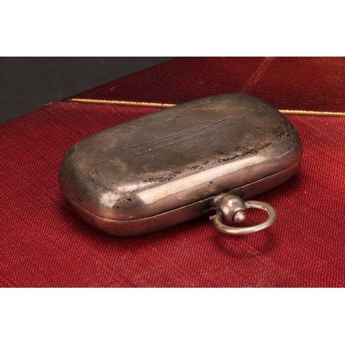 99 - An Edwardian silver rounded rectangular two-section sovereign case, hinged cover enclosing sprung pr... 